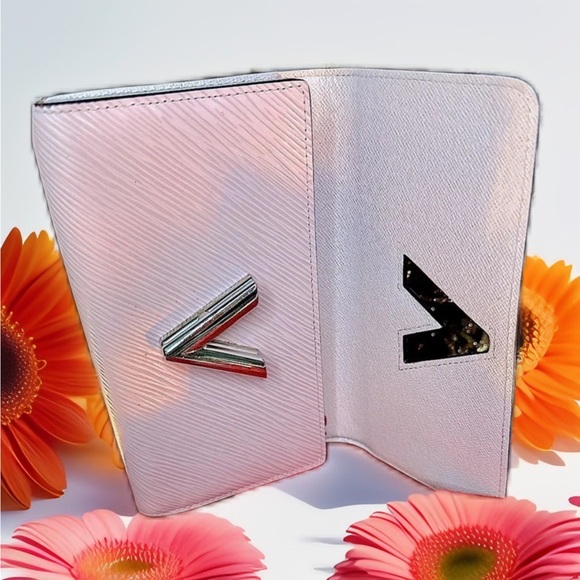 Louis Vuitton Twist Epi Wallet - Picture 6 of 10